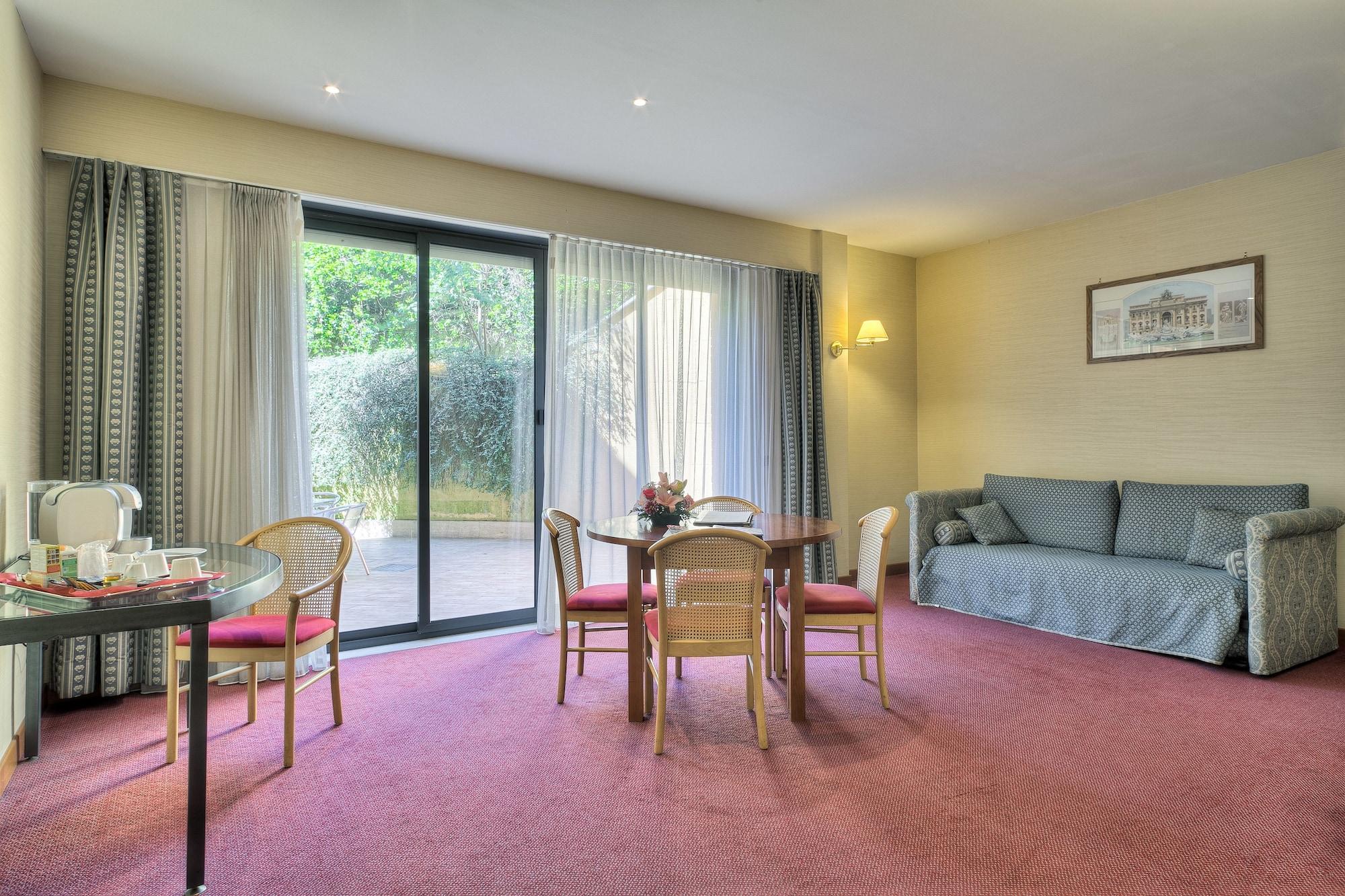 Petra Hotell 4*